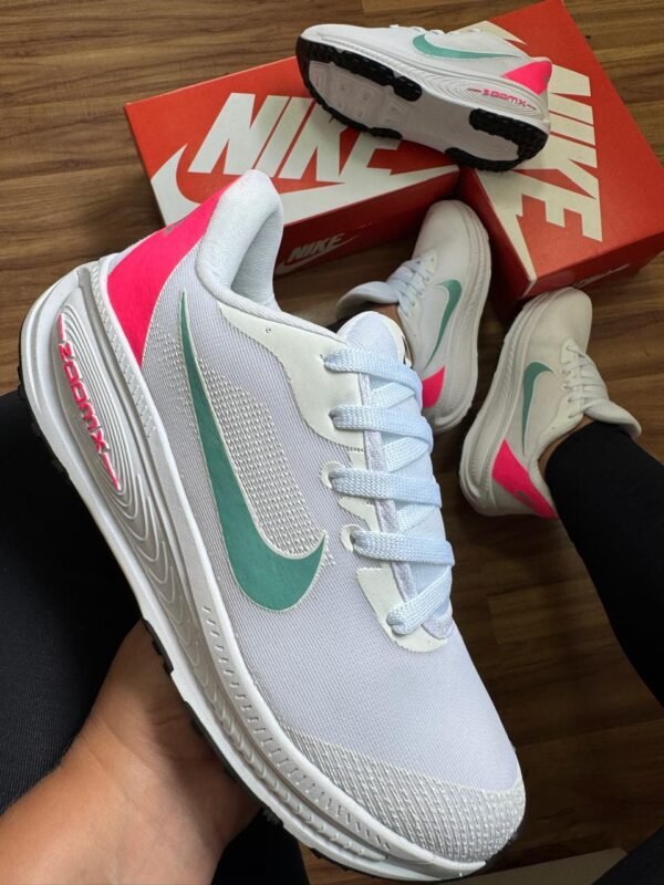 Nike $30000NIKE DUNK SB